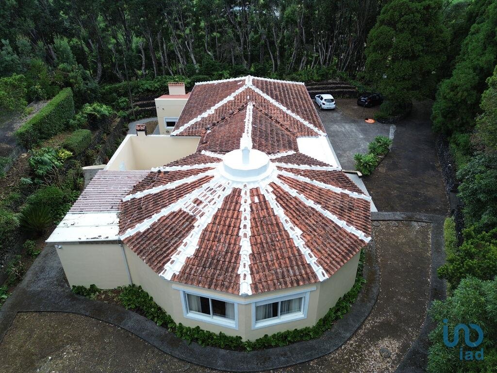 House in Lajes - view 1