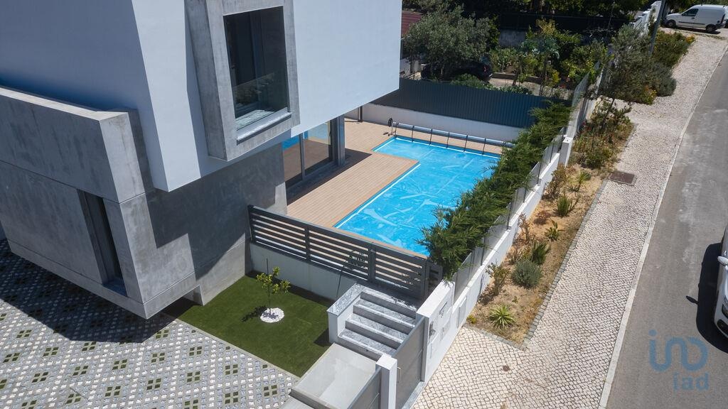 House in Sesimbra - view 1