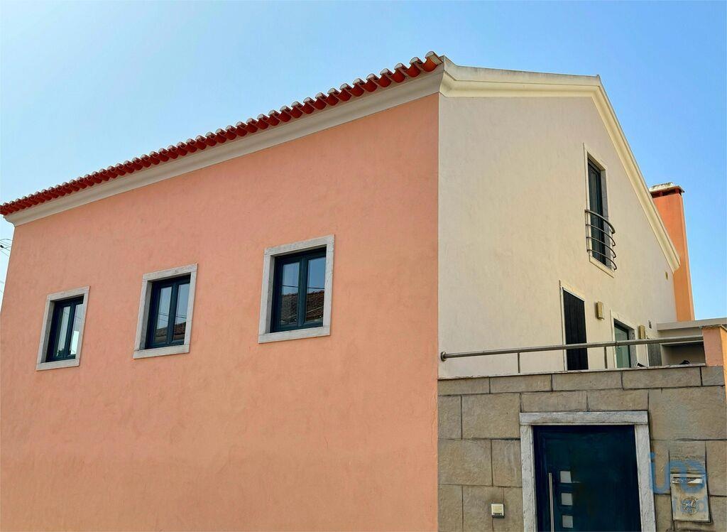 House in Torres Vedras - view 1