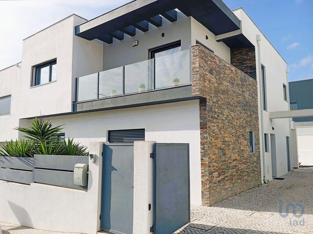 House in Seixal - view 1