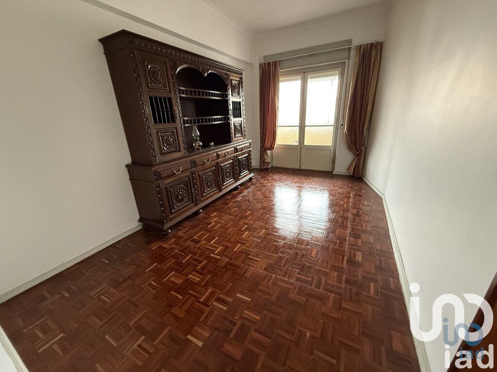 Apartment in Queluz - view 1
