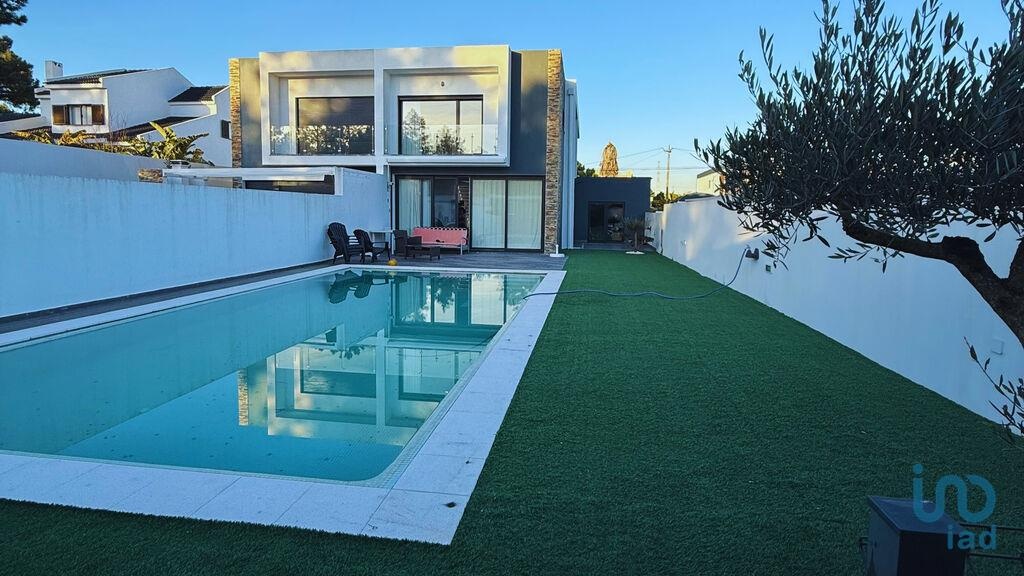 House in Seixal - view 1