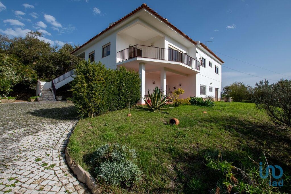 House in Vila Franca de Xira - view 1