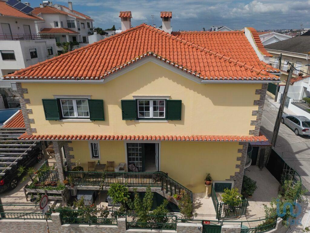 House in Seixal - view 1