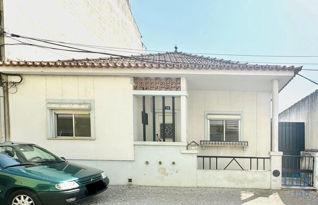 House in Palmela - view 1
