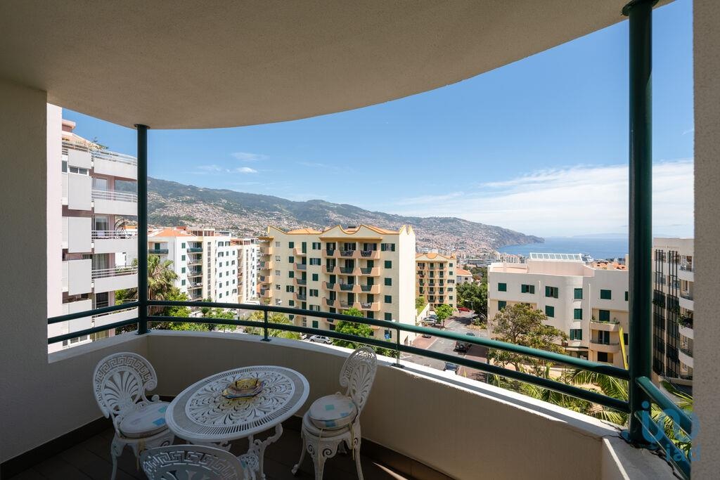 Apartment in Funchal - view 1
