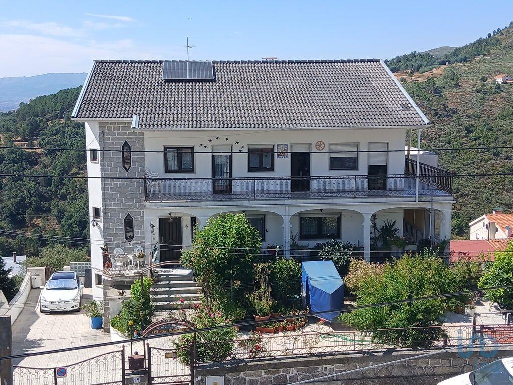 House in Covilha - view 1