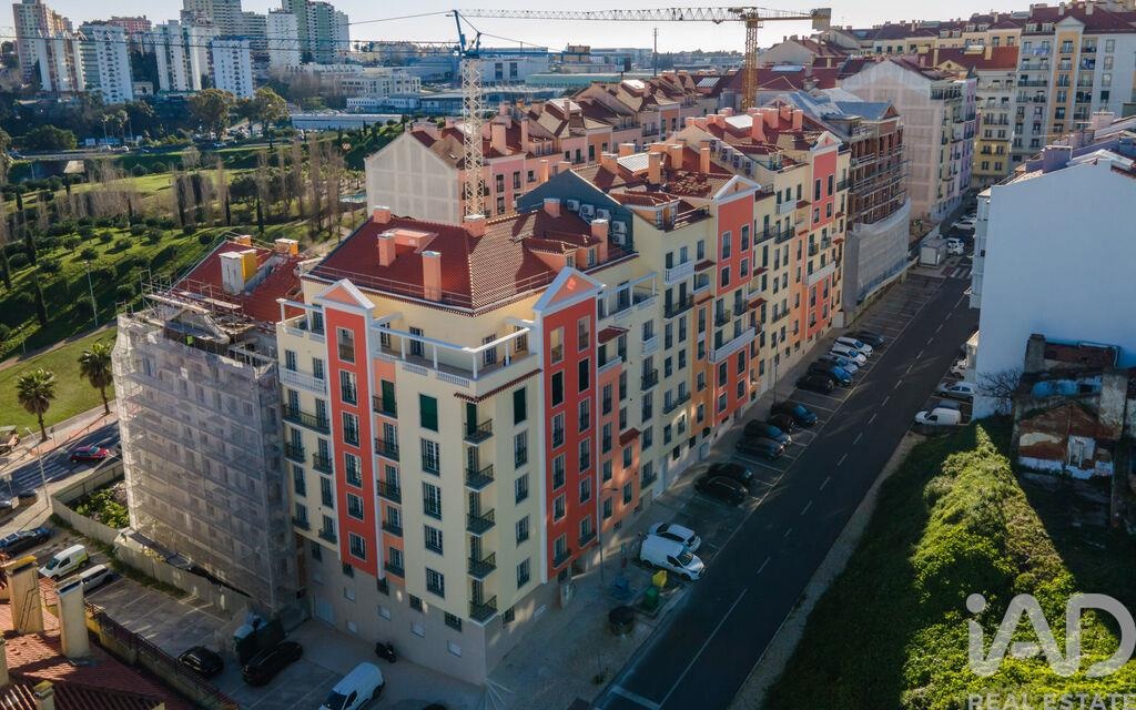 Apartment in Damaia - view 1