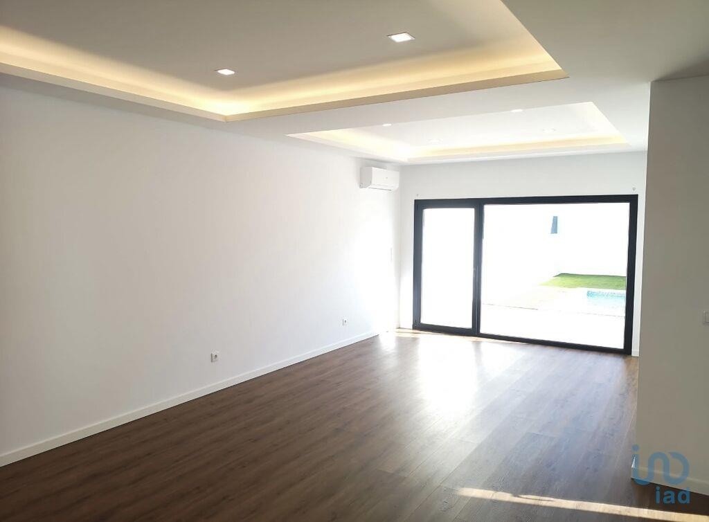 House in Seixal - view 1