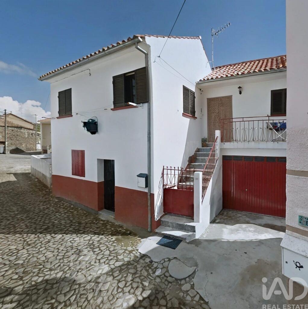 House in Quadrazais - view 1