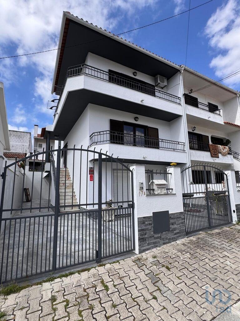House in Seixal - view 1