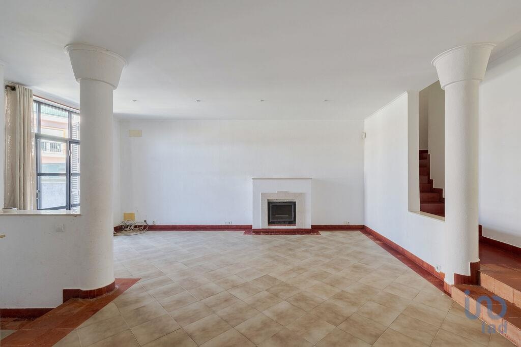 House in Palmela - view 1