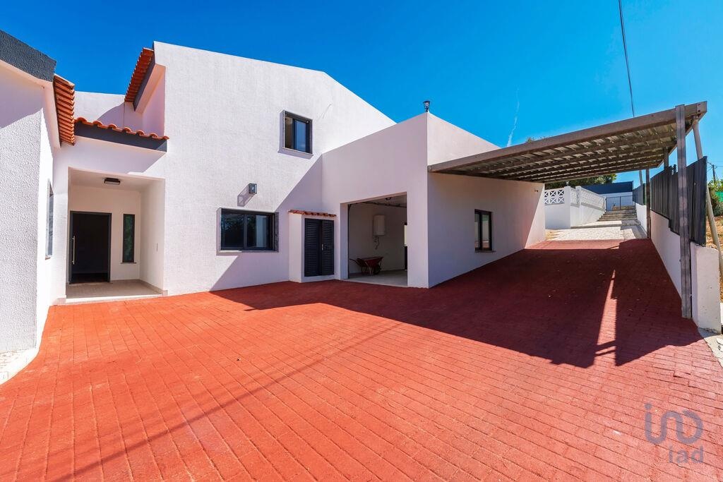 House in Portela - view 1