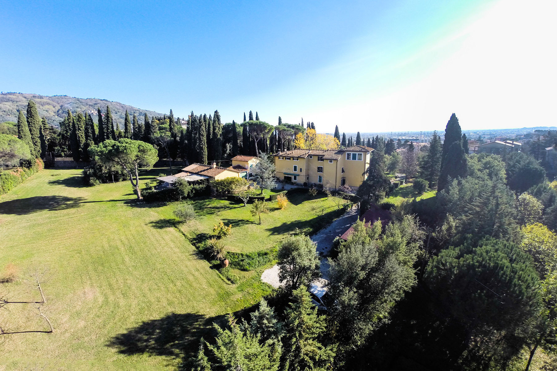 House in Pescia - view 1