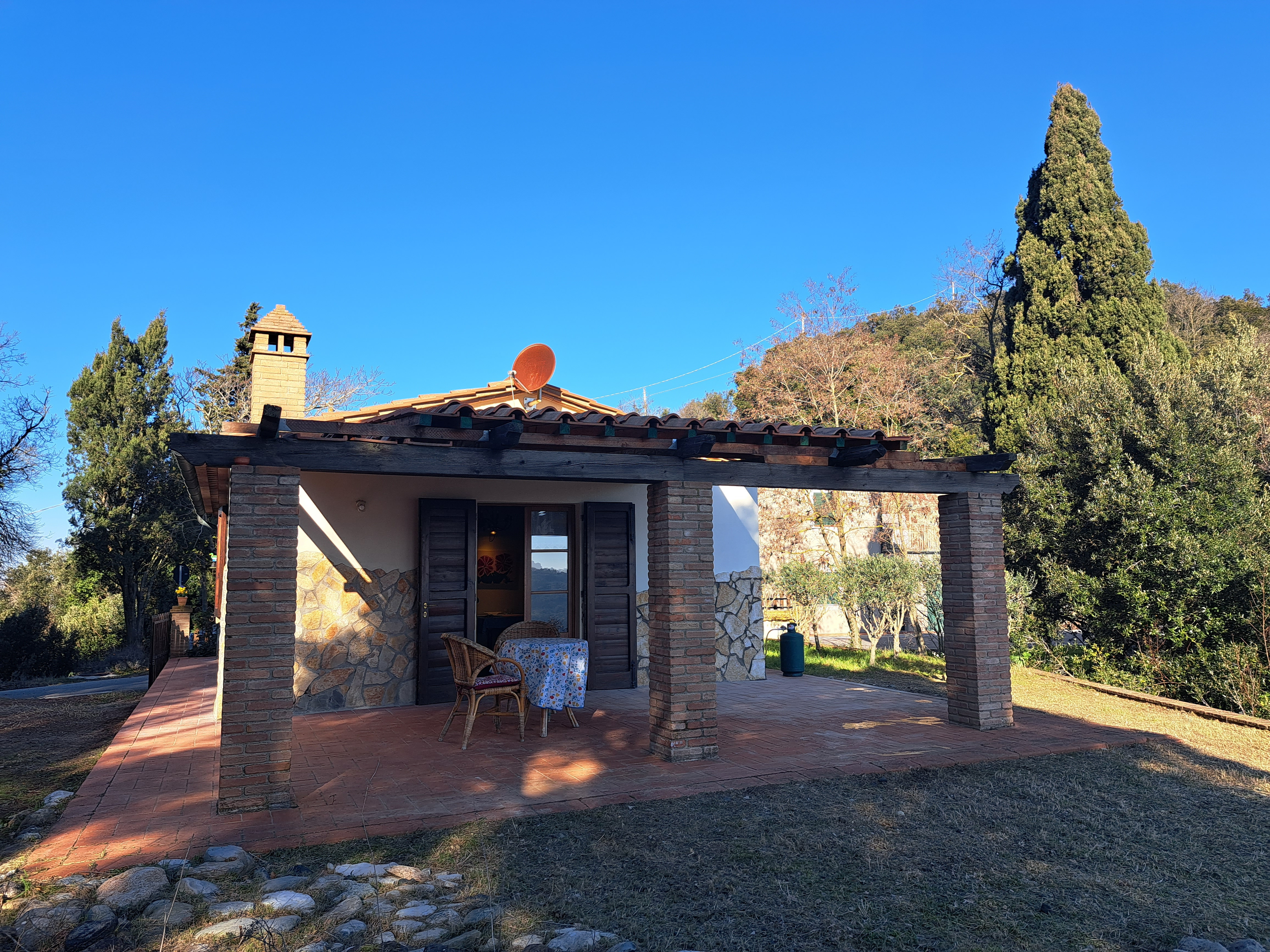 House in Pomarance - view 1