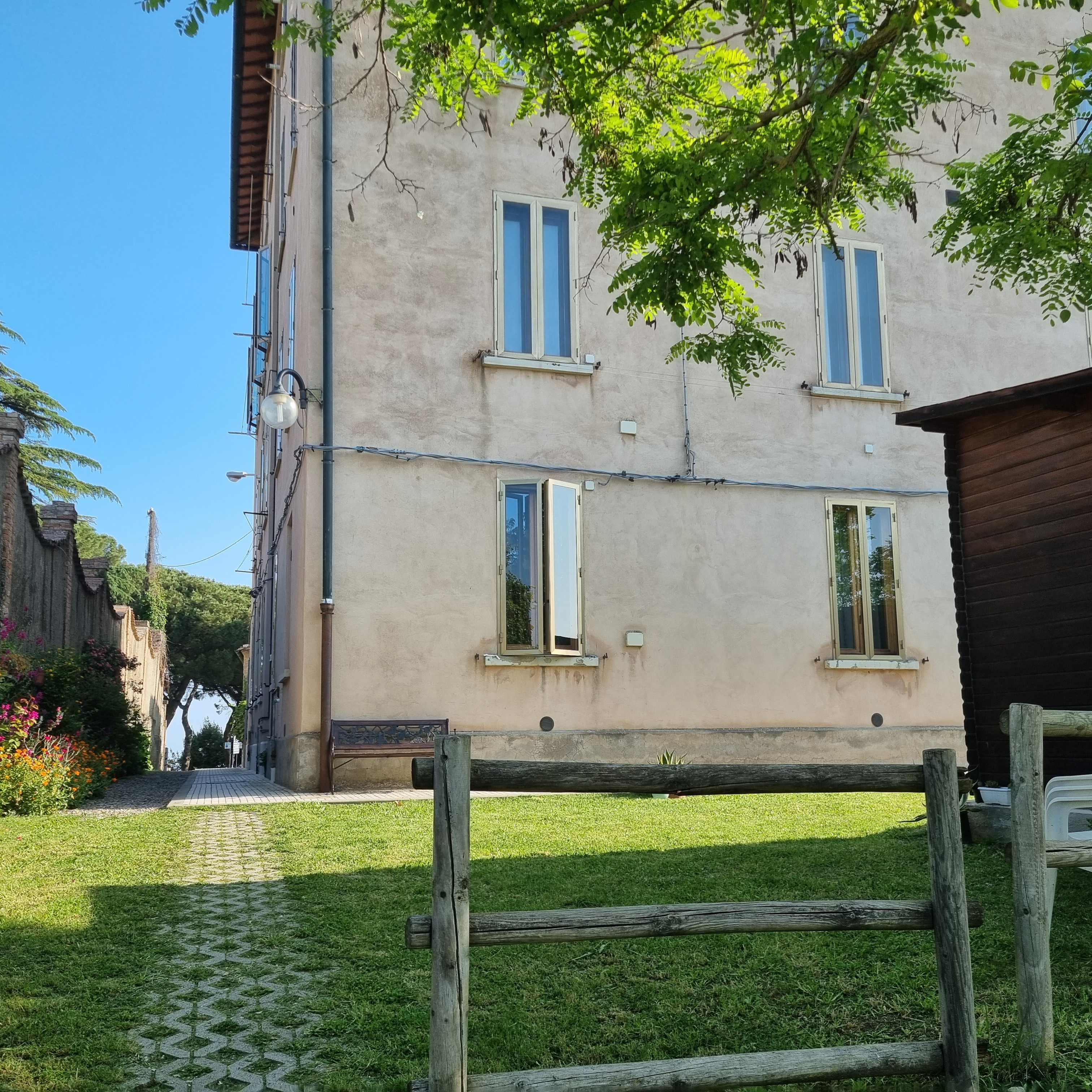 House in Volterra - view 1