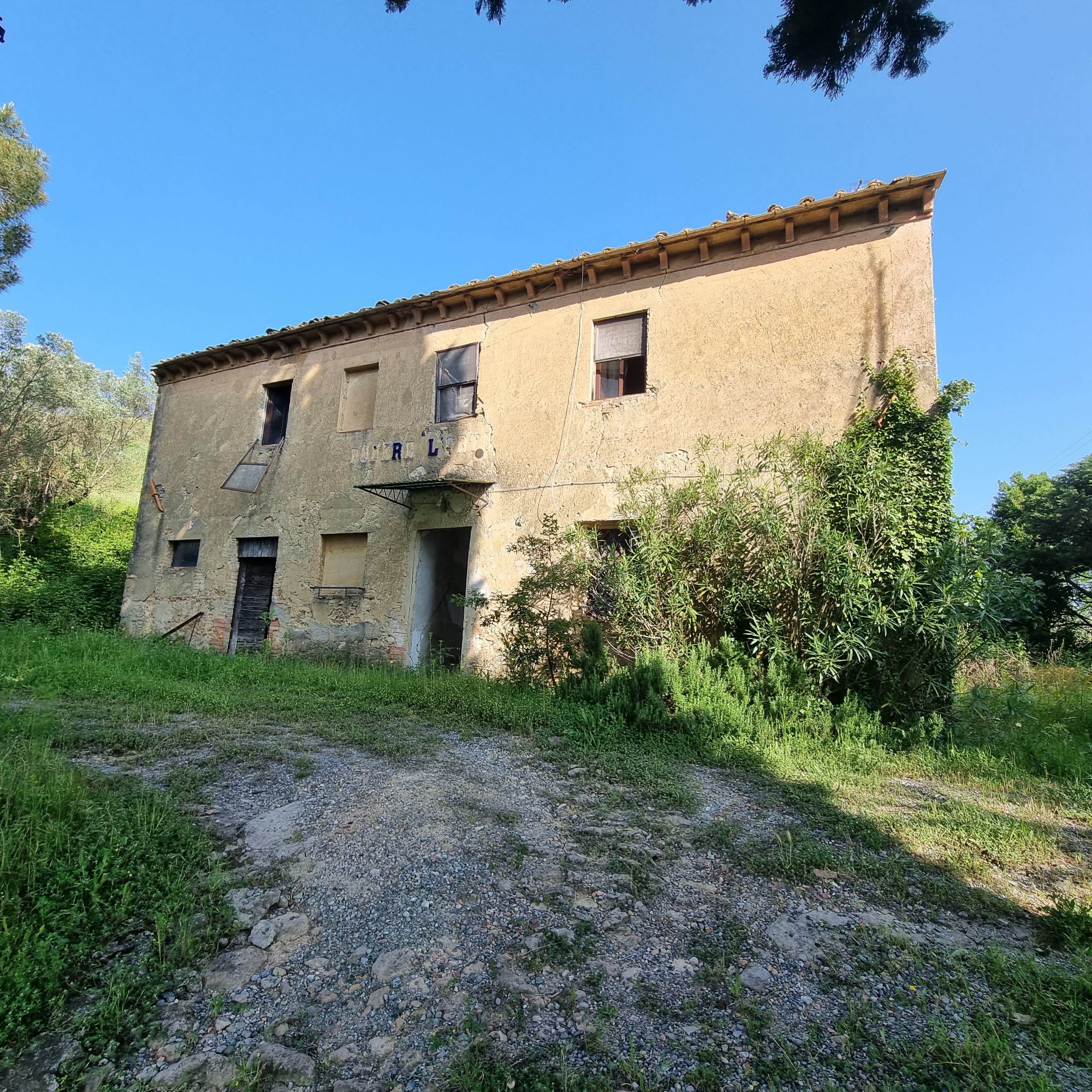 House in Volterra - view 1