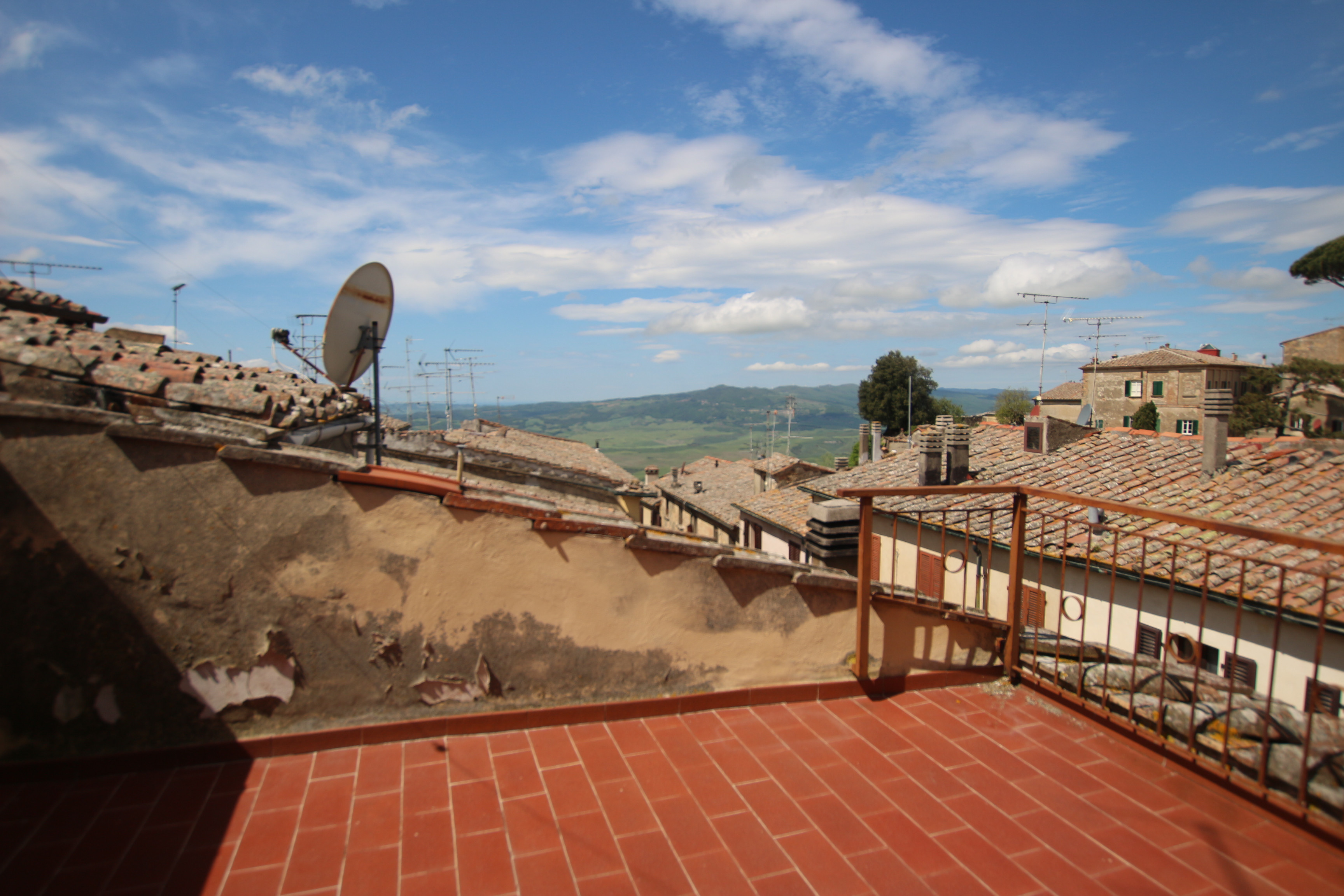 House in Volterra - view 1