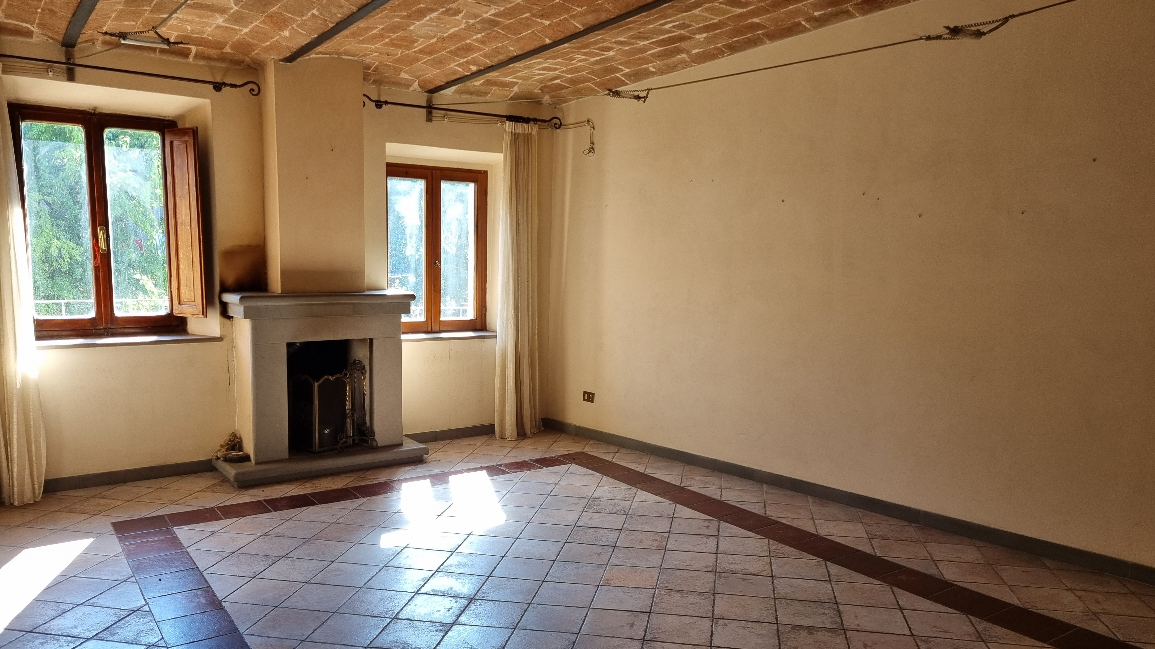 House in Volterra - view 1