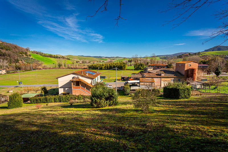 House in Volterra - view 1