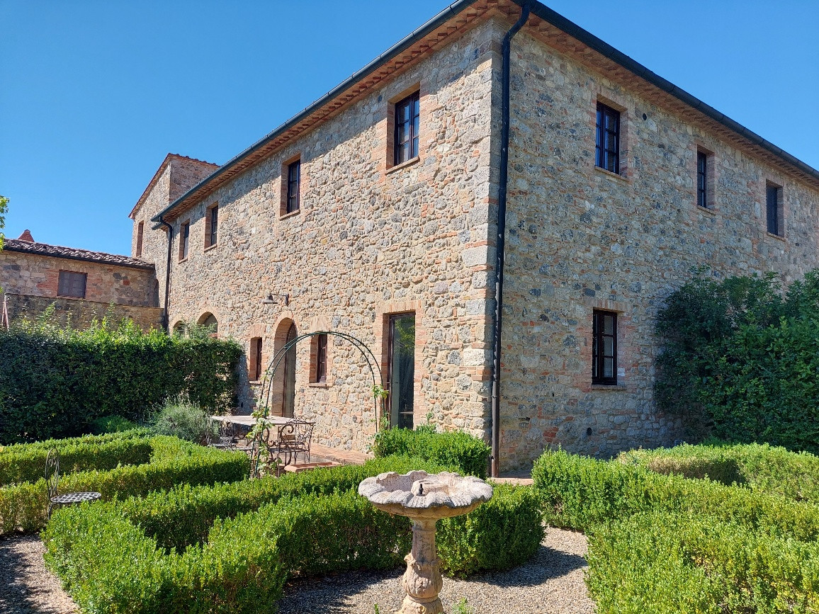 House in Volterra - view 1