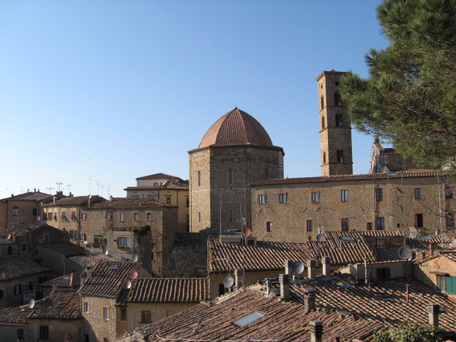 House in Volterra - view 1