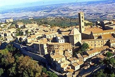 House in Volterra - view 1