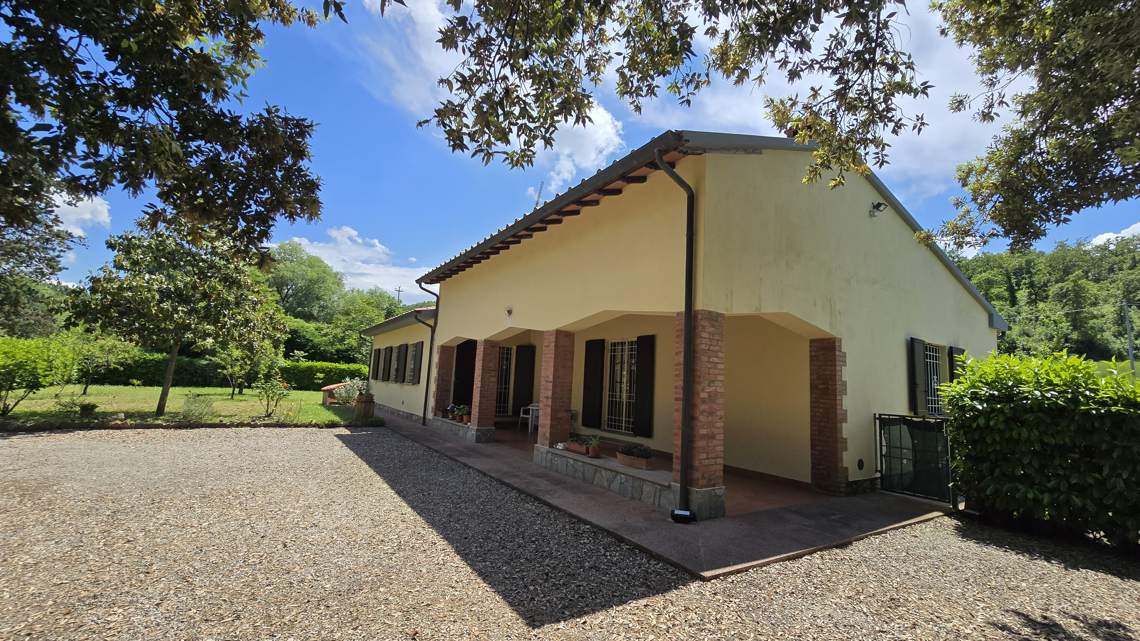 House in Volterra - view 1