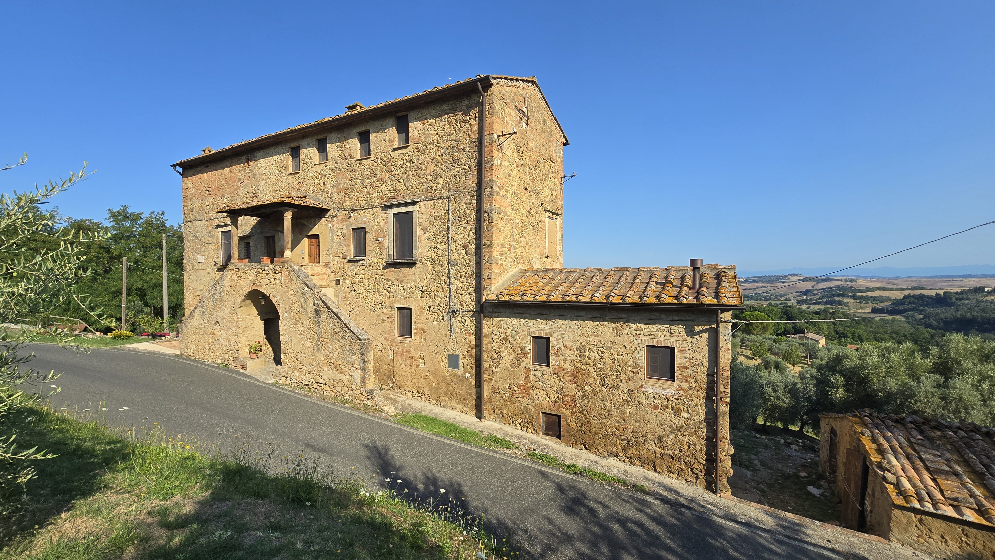 House in Volterra - view 1