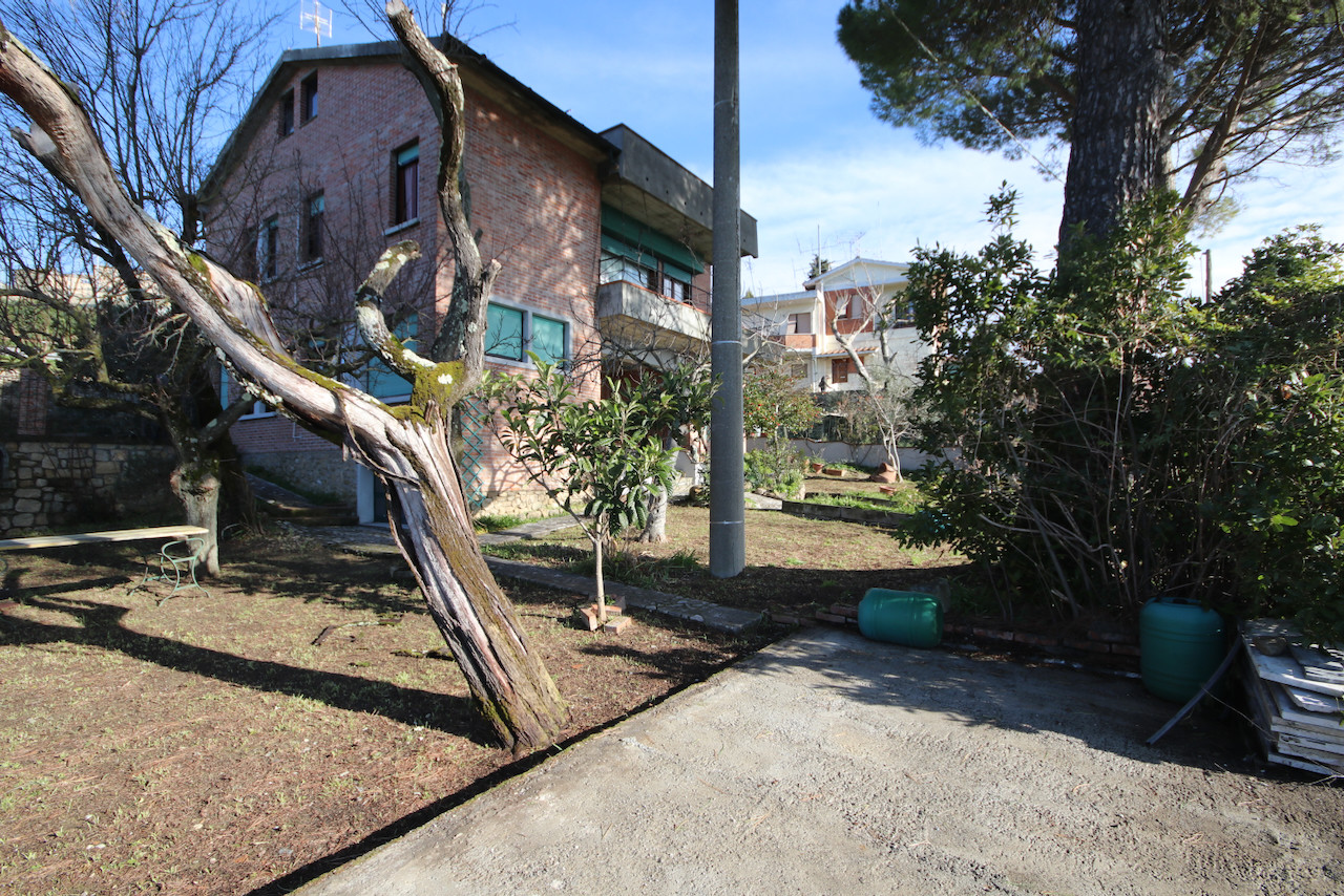 House in Volterra - view 1