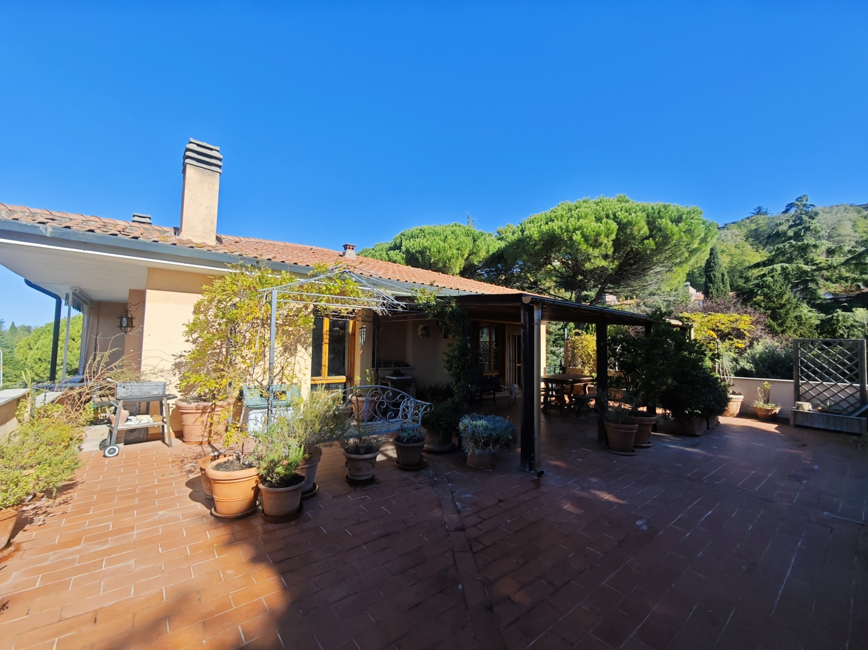 House in Volterra - view 1