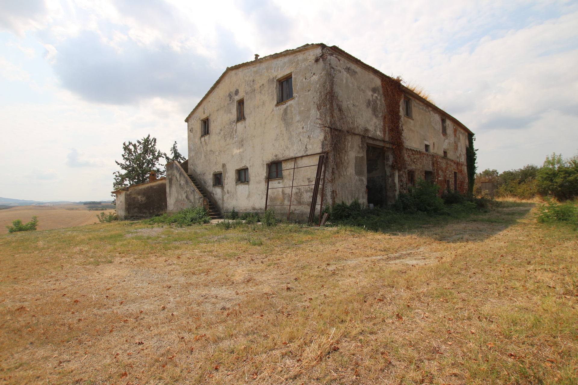 House in Volterra - view 1
