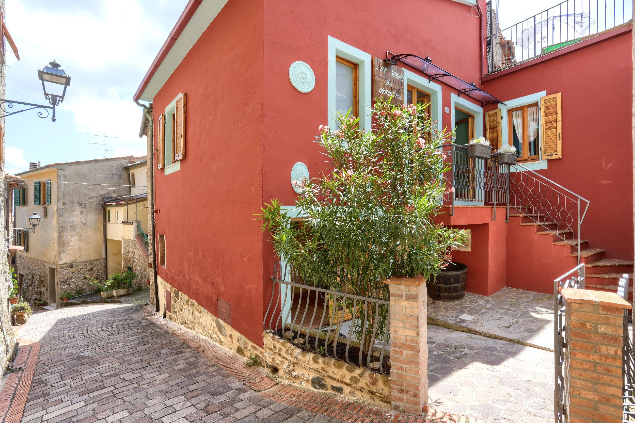 House in Volterra - view 1