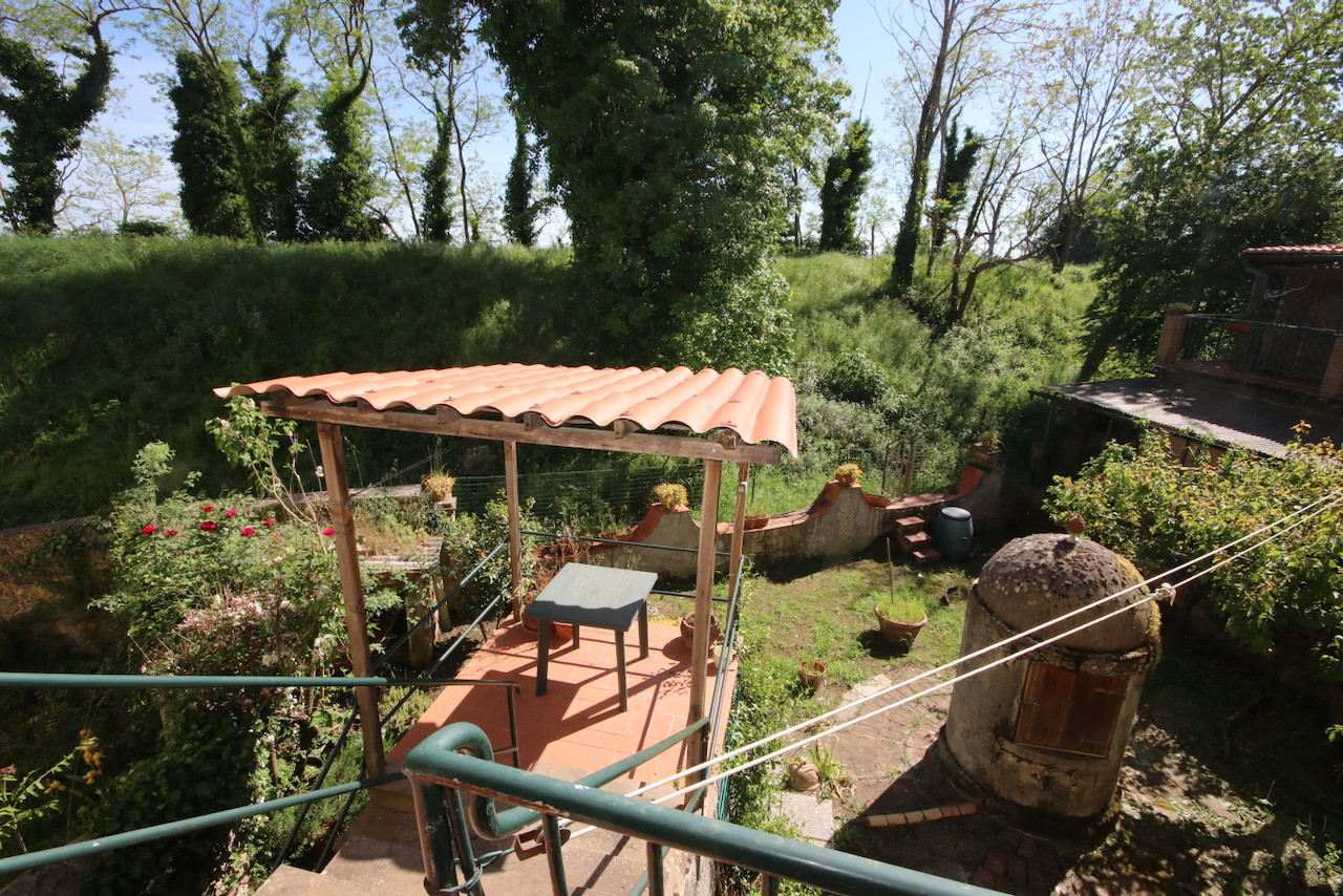 House in Volterra - view 1