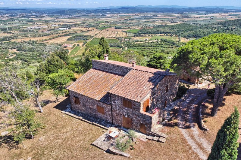 House in Suvereto - view 1