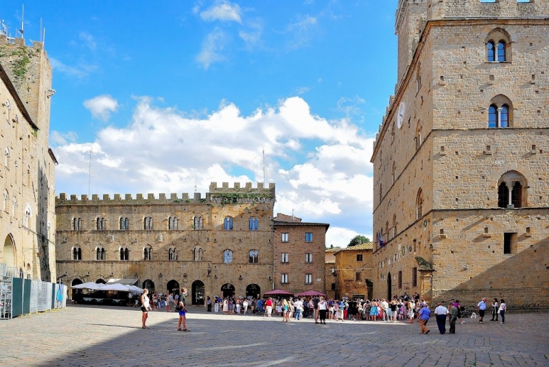 House in Volterra - view 1