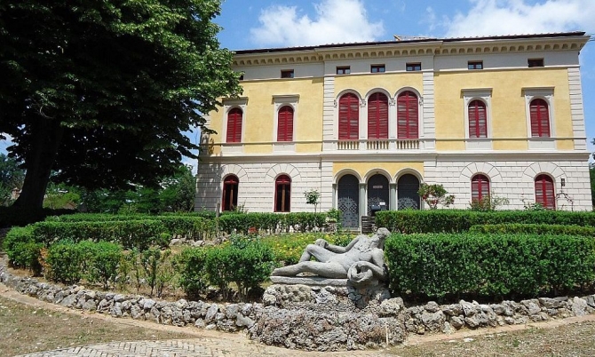 House in Siena - view 1