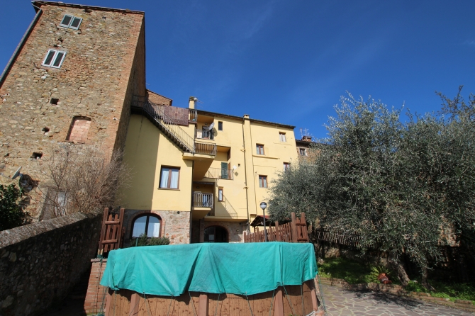 House in Lajatico - view 1