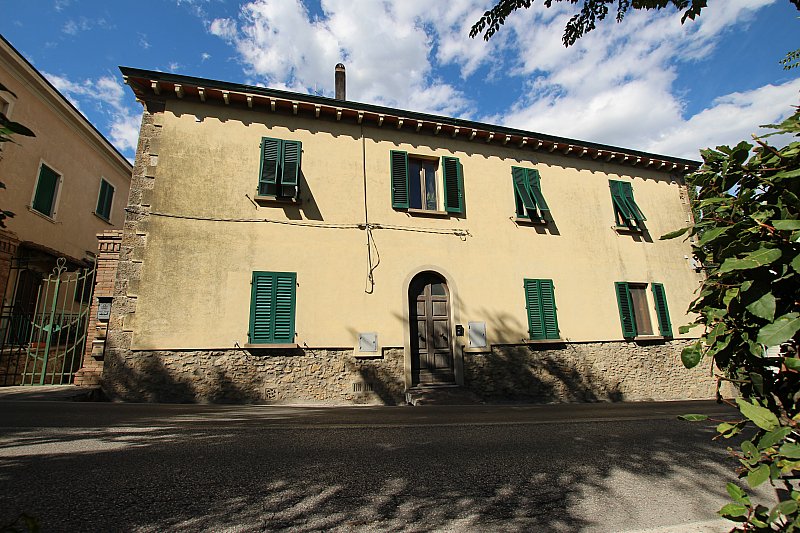 House in Volterra - view 1