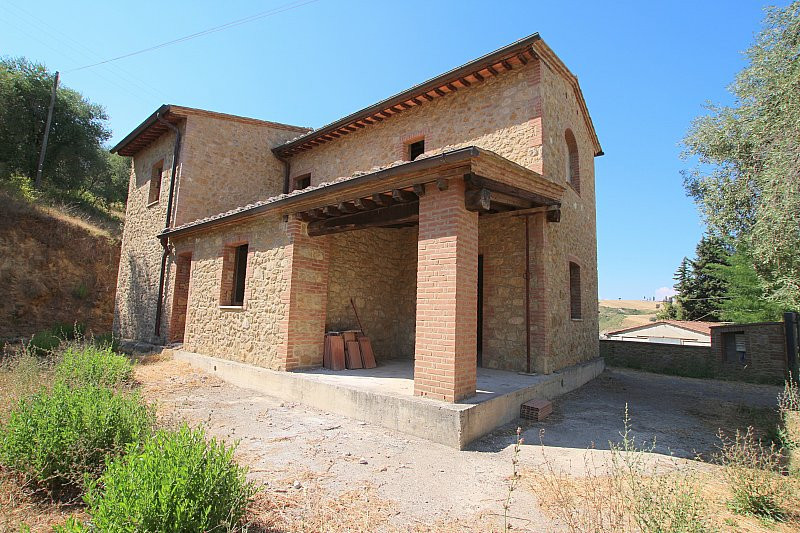 House in Volterra - view 1