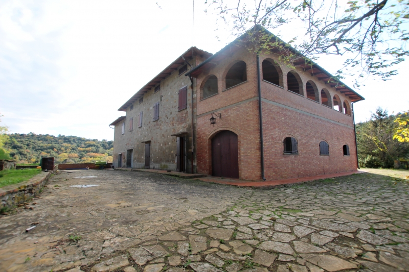 House in Montaione - view 1