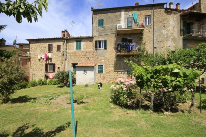 House in Volterra - view 1