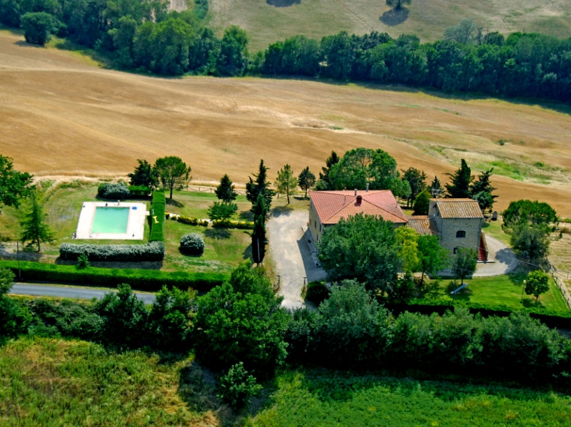 House in Pomarance - view 1