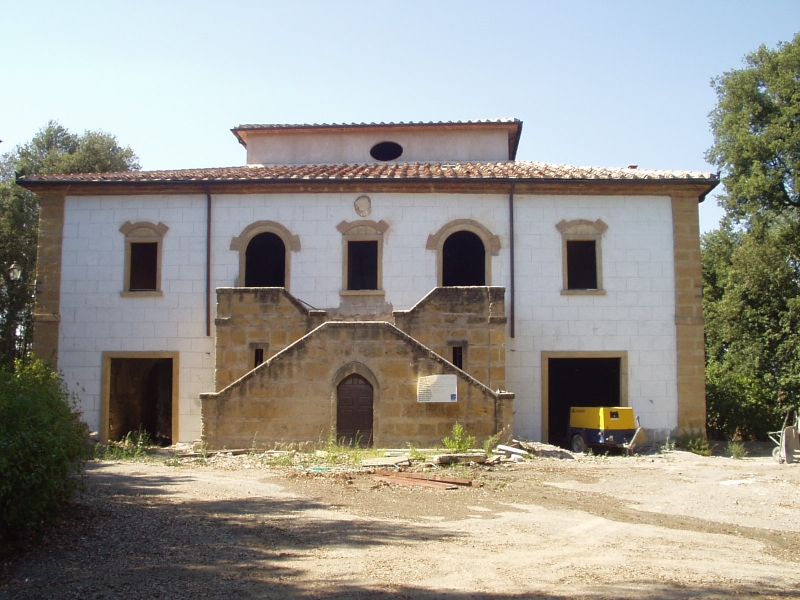 House in Pomarance - view 1