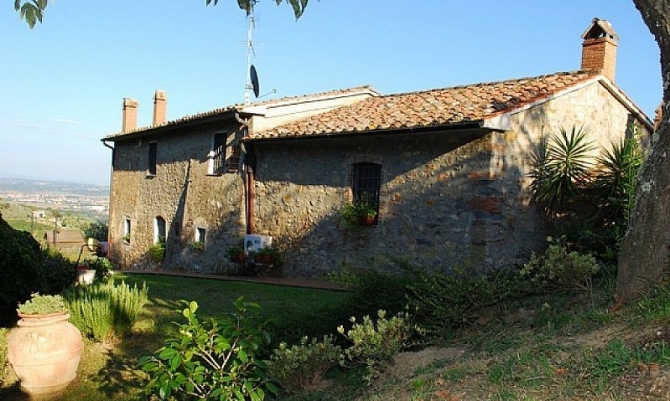 House in Vicopisano - view 1