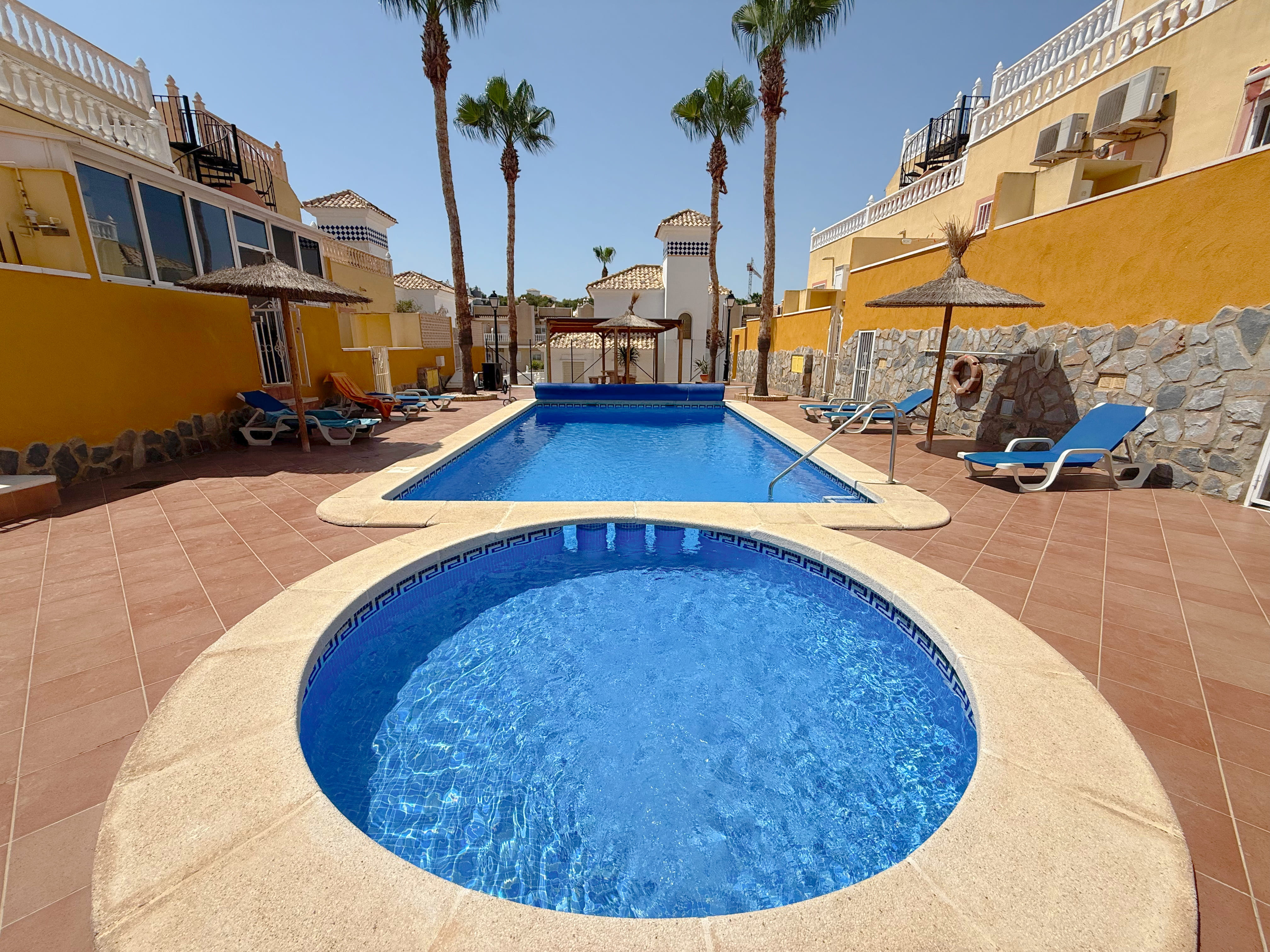Apartment in Alicante - view 1