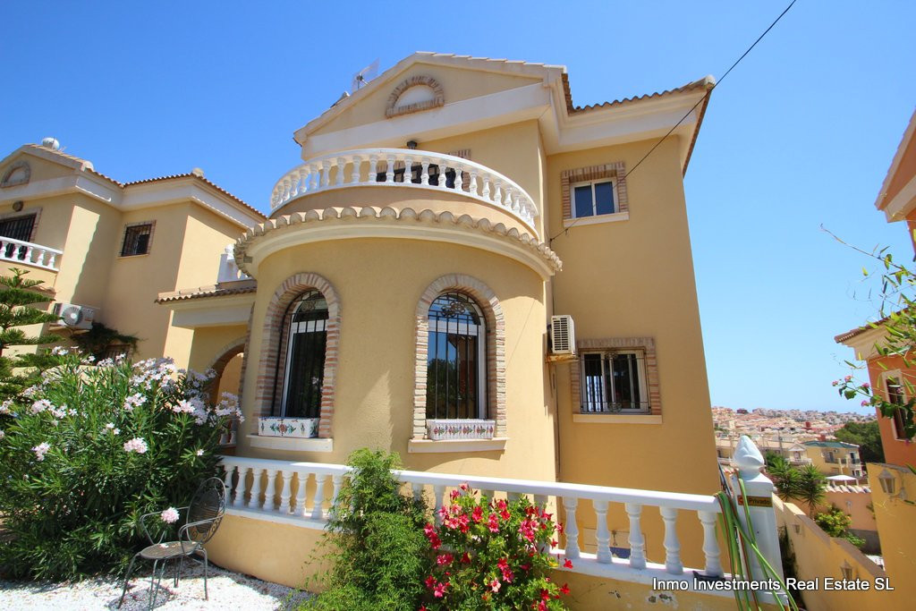 Villa in Urbanizacion los Balcones - view 1