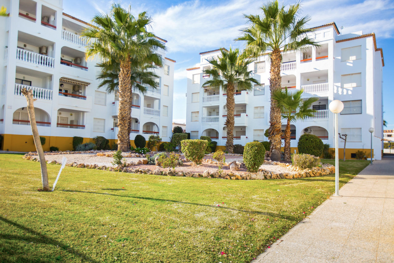 Apartment in Villamartin - view 1
