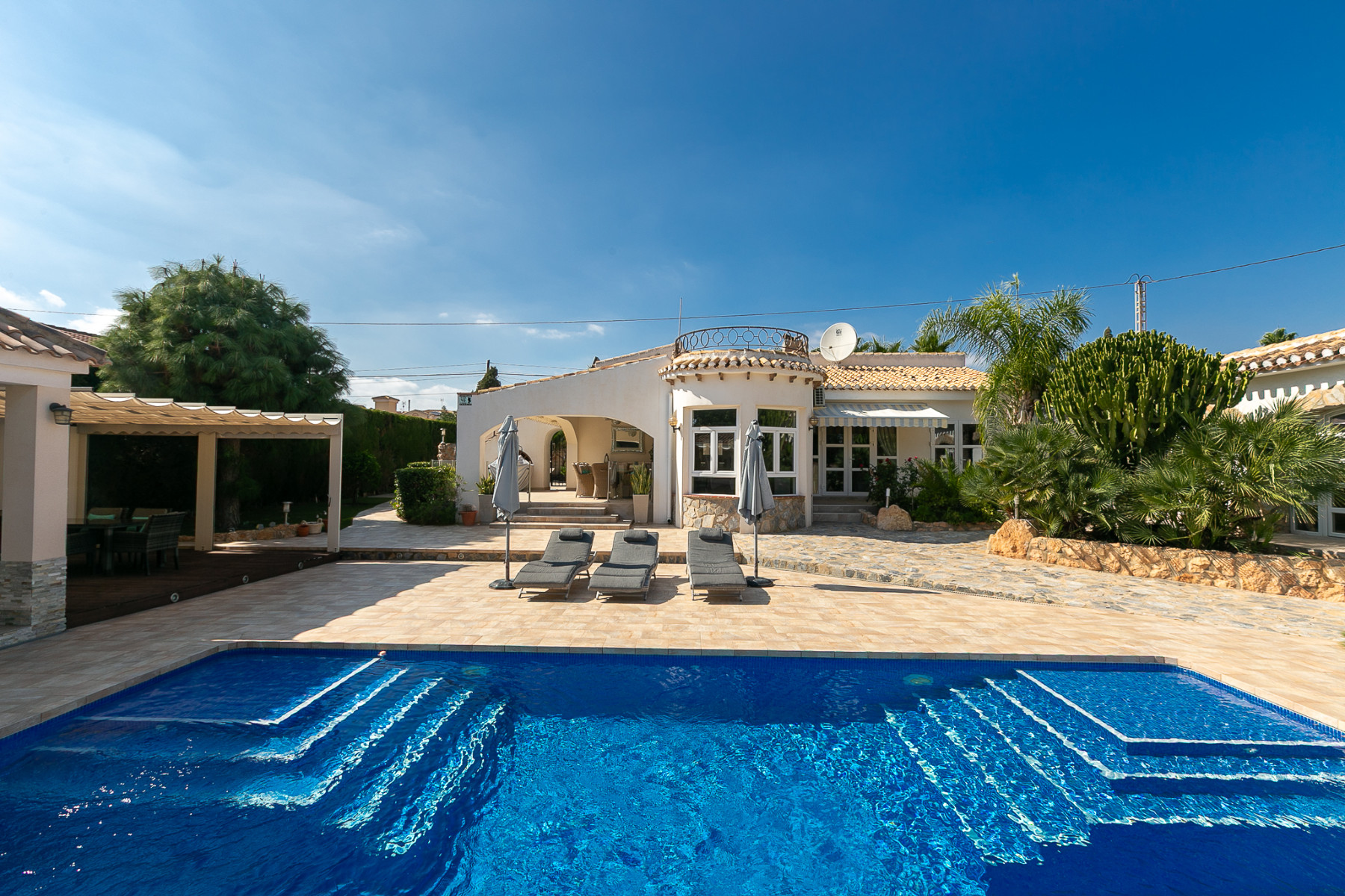 Villa in Villamartin - view 1