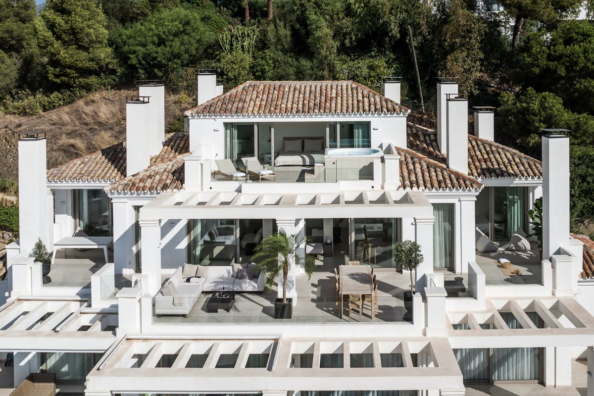 House in Marbella Del Este - view 1
